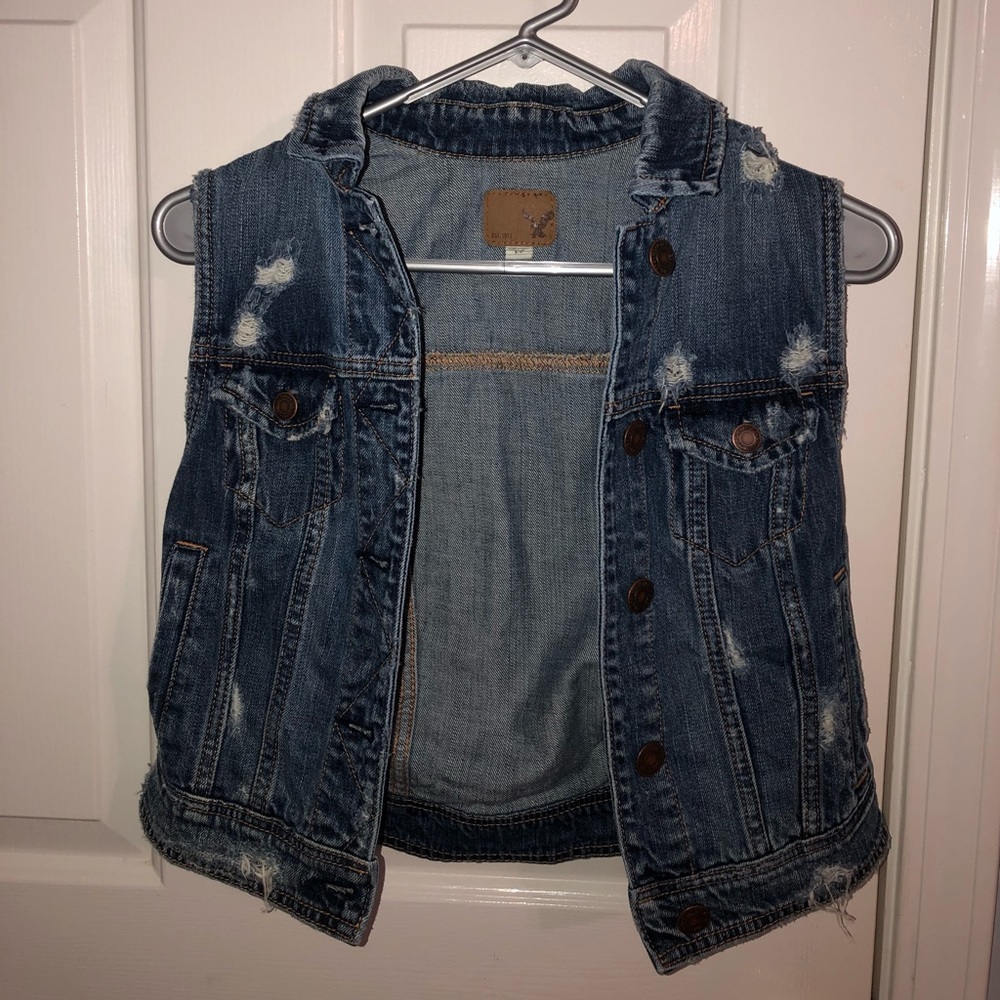 sleeveless vest